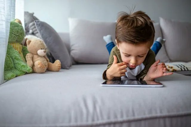 ielproject's tweet photo. Wondering how to balance technology use with children? Our newest toolkit can give you some recommendations!
https://t.co/u1nJtnUbH4
#IllinoisEarlyLearning #technology https://t.co/uJMp5G4NmM