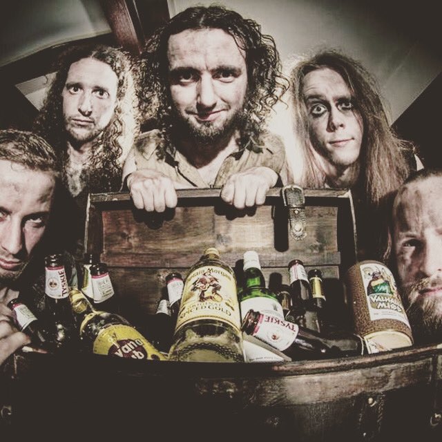 Fancy a bit of pirate metal on a Wednesday evening?
Alestorm - Drink is a high energy, motivating cardio track 🏴‍☠️ 
8 days to go! 

#rockfitwithjenny #rockfit