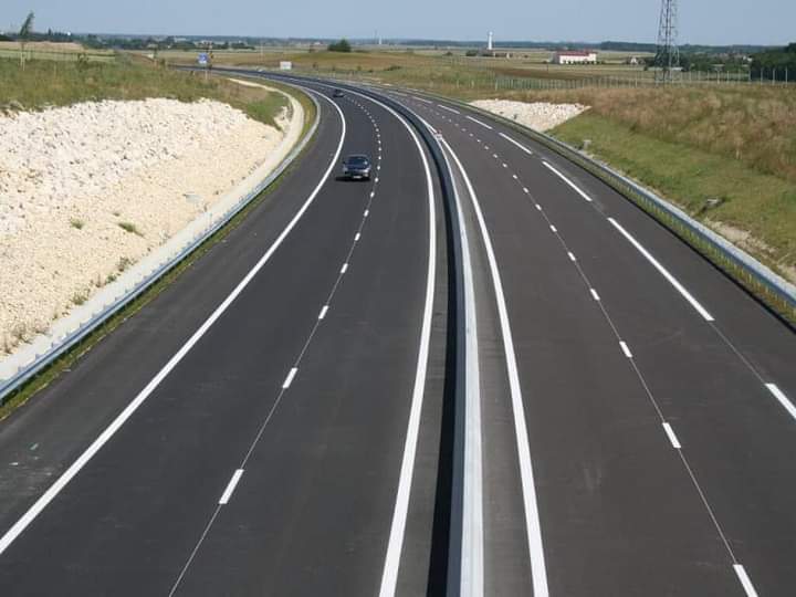FIRepublicains's tweet photo. Autoroute ILA TOUBA, 113kms de routes, allant de Dakar à TOUBA. 
#senegalaise_tik_tok #team221 #mandat #senegal #monde #MackySall #sn #Bennobokkyakaar #cojer #APR @macky_sall #republicain #kebetu https://t.co/9j7spNSsin