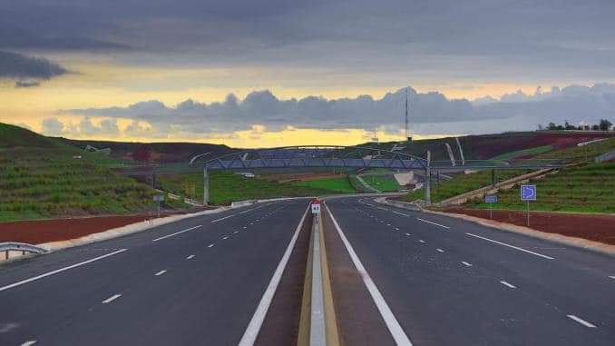 FIRepublicains's tweet photo. Autoroute ILA TOUBA, 113kms de routes, allant de Dakar à TOUBA. 
#senegalaise_tik_tok #team221 #mandat #senegal #monde #MackySall #sn #Bennobokkyakaar #cojer #APR @macky_sall #republicain #kebetu https://t.co/9j7spNSsin