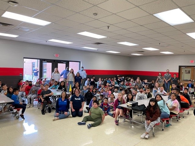 TurnerMidSouth's tweet photo. As part of Founders Month, the #Nashville team volunteered at @SmyrnaElem_TN and helped second graders build bat boxes! We had a great time teaching them about the importance of STEM subjects in construction.
#TurnerConstruction #TurnerNashville #volunteering #communityservice https://t.co/QgrWv42JRr
