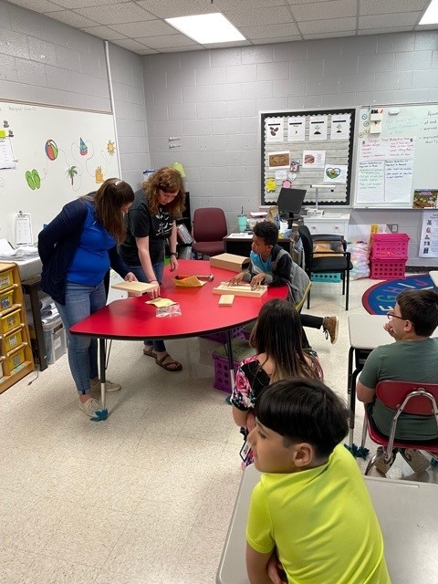 TurnerMidSouth's tweet photo. As part of Founders Month, the #Nashville team volunteered at @SmyrnaElem_TN and helped second graders build bat boxes! We had a great time teaching them about the importance of STEM subjects in construction.
#TurnerConstruction #TurnerNashville #volunteering #communityservice https://t.co/QgrWv42JRr