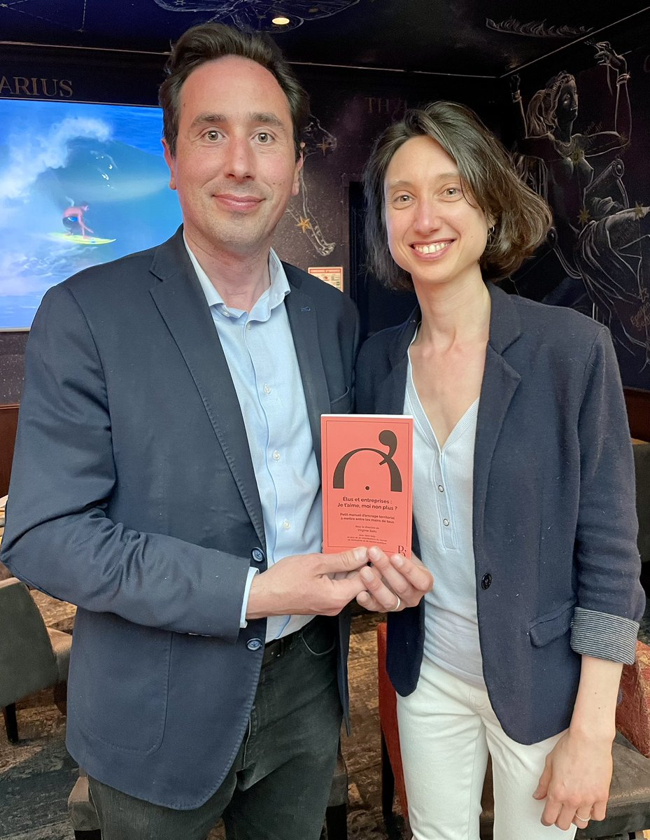 benoit_dh's tweet photo. Très beau moment d’échange à #Reims avec @yannvelly et #VirginieSaks pour parler de leur #livre « Élus et entreprises : Je t’aime, moi non plus ? » 📚
Dialogue, compréhension et empathie pour créer des liens entre celles et ceux qui ont en commun l’amour d’un territoire ! https://t.co/ZbJbU5ziq4