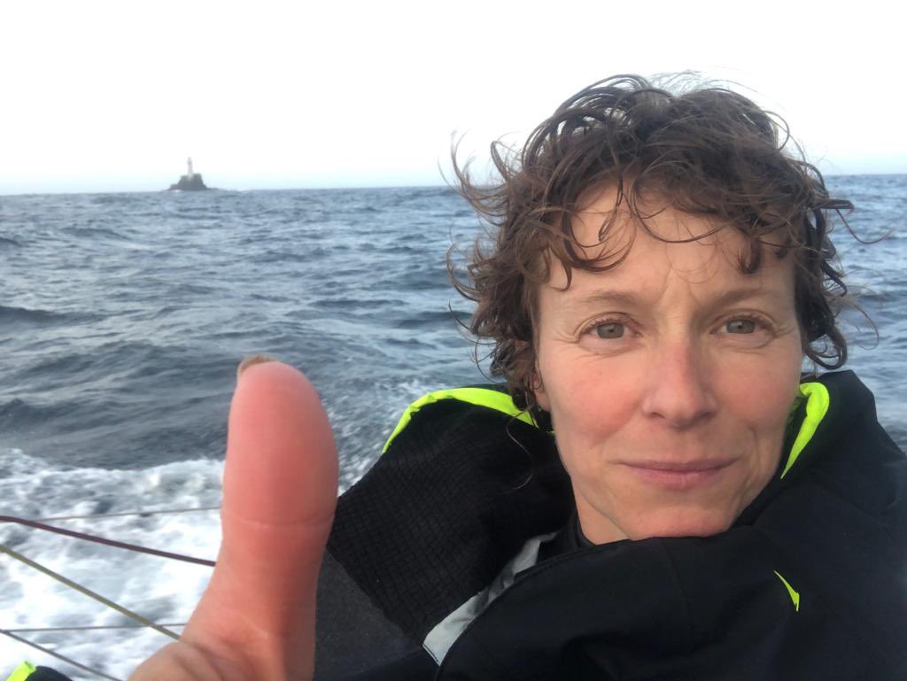 VoileMACSF's tweet photo. [GUYADER BERMUDES 1000 RACE] @IsabelleJoschke a passé la bouée du Fastnet au sud de l’Irlande à 21h14 en 11e position. Elle nous envoie une photo de ce passage mythique !#AllezIsa #teamMACSF #GB1000Race https://t.co/2WQfoTw0Jt