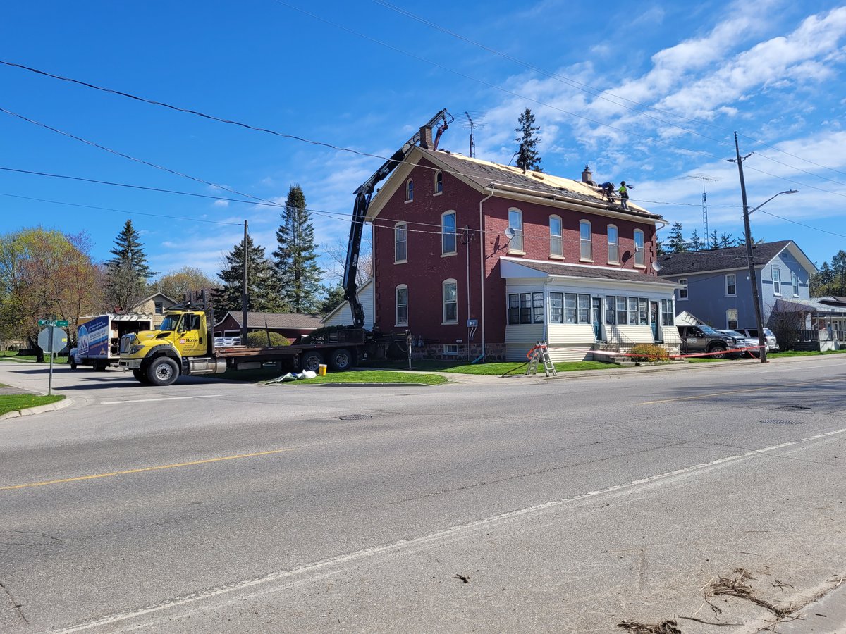 NWRoofing1978's tweet photo. What a way to start off the week! π€©
This #roofing project is just a hop, skip and a jump down the street from our office and shop in beautiful #PlattsvilleON.
#StratfordON #WilmotON #AyrON #WoodstockON #OxfordCounty #PerthCounty #YourLocalRoofer https://t.co/8sPA8vJNjZ
