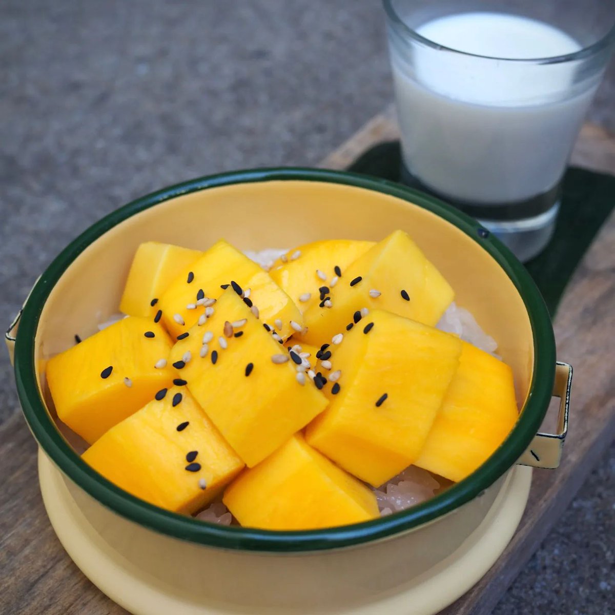 2DineIn's tweet photo. Green Elephant is Portland’s premier haven for mindful dining. Mango with Sticky Rice is back for the season! Sweet sticky rice topped with fresh mango &amp; sesame seeds, served with coconut cream (Vegan) (Gluten-Free) (Soy-Free). #GEPortland #vegan #2DineIn https://t.co/78xIEZwXjL https://t.co/RgHOenvLcK