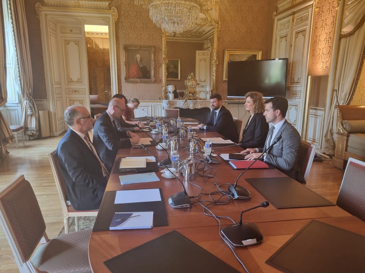 F_Mondoloni's tweet photo. Rencontre chaleureuse avec @JoMarovic, VPM du #Montenegro pour l’intégration européenne. Félicitations pour sa nomination, échanges sur l’orientation pro-européenne de son gvt. La 🇫🇷 est aux côtés du 🇲🇪 et PM @DritanAbazovic pour faire avancer les réformes #Balkans https://t.co/8ZlUY5nUWm