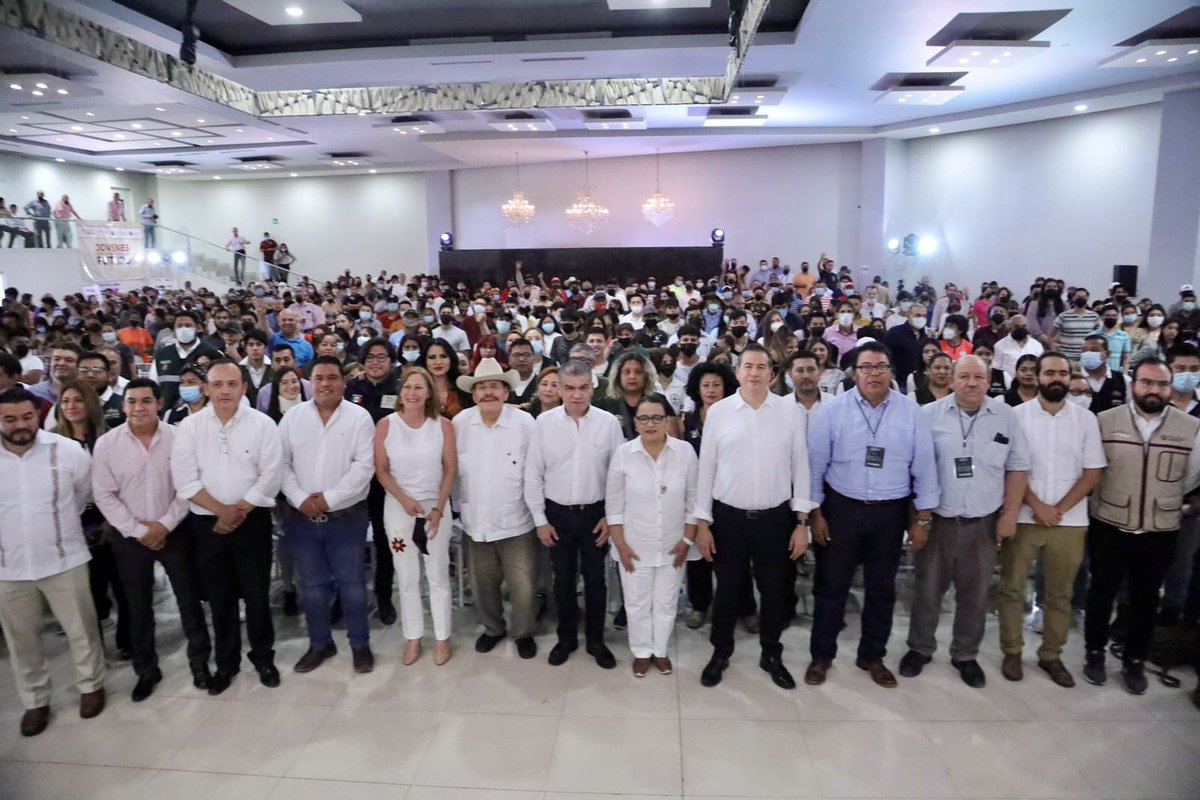rosaicela_'s tweet photo. #Hoy presentamos la estrategia de #ConstructoresDePaz🕊en #Frontera, #Coahuila para evitar que nuestros jóvenes se unan a las filas de la delincuencia.
Trabajamos de manera coordinada atendiendo las causas que generan la violencia. @mrikelme @tatclouthier @RicardoMeb https://t.co/5ckx0IOod6