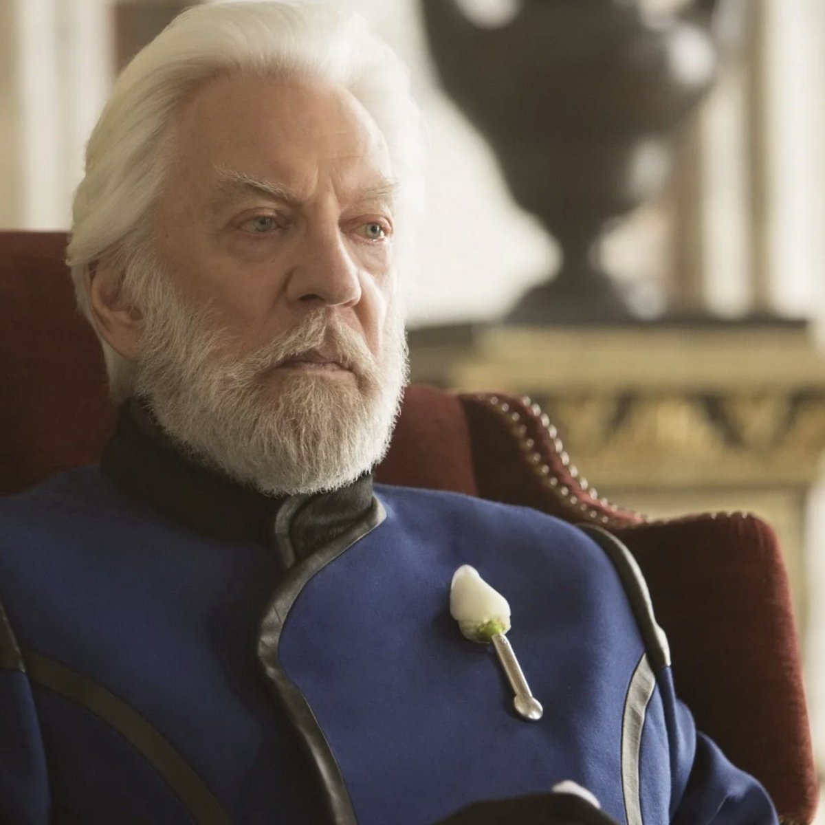 dioramacun's tweet photo. 'Los juegos del hambre' Se viene una precuela sobre la juventud del presidente Snow, el filme está basado en la novela 'Balada de pájaros cantores y serpientes' de Suzanne Collins. La película tendrá lugar en la décima edición de los juegos, posterior a los días oscuros + https://t.co/Fc9QTRJhMV