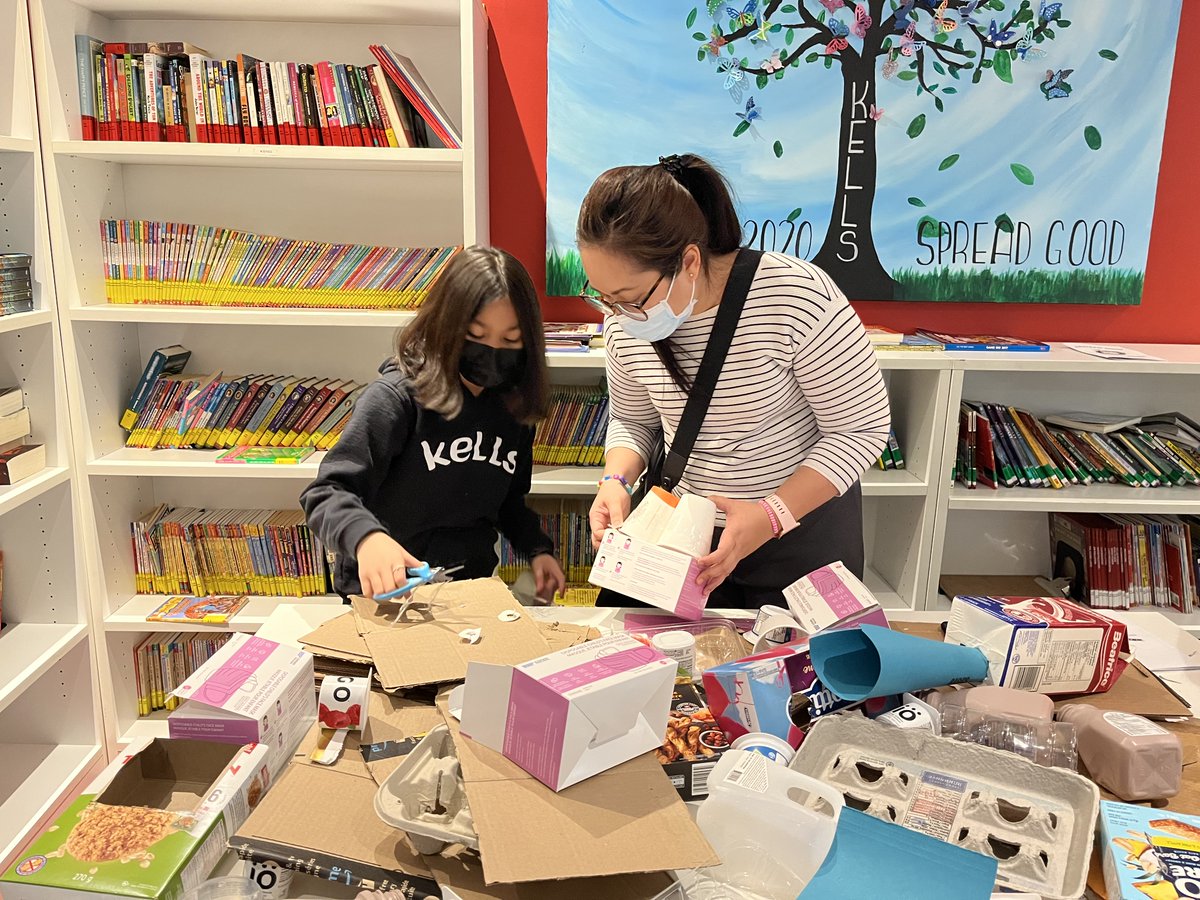 KellsElementary's tweet photo. Family #Steam Day was a resounding success! So nice to have parents join us! #Stemeducation @kellsacademy @chriscolleydog https://t.co/8pVShRUJAp