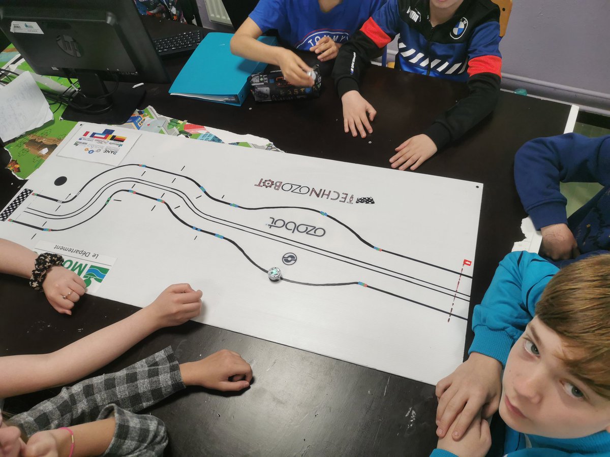 Préparation de défis numériques par les collégiens français (cycle3) de <a href="/MoselleCD57/">Département Moselle</a> pour le 1er "Techno'Prog Transfrontalier" 🇨🇵🇪🇺🇩🇪 organisé le 30 mai prochain à Schoeneck avec la participation des élèves de <a href="/Saarbrucken/">Saarbrücken</a>🤖