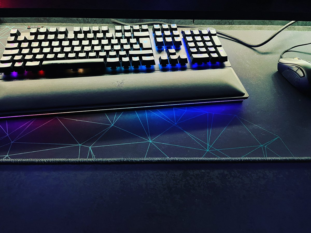 Dead_Evl's tweet photo. Geiles Equipment gehört zu einem guten Streamer Dazu also ich hab mir sehr geile Sachen von @RazerGermany gegönnt und ich kann sie nur empfehlen #razer #RazerStreamer https://t.co/XkK9Rg4TSS