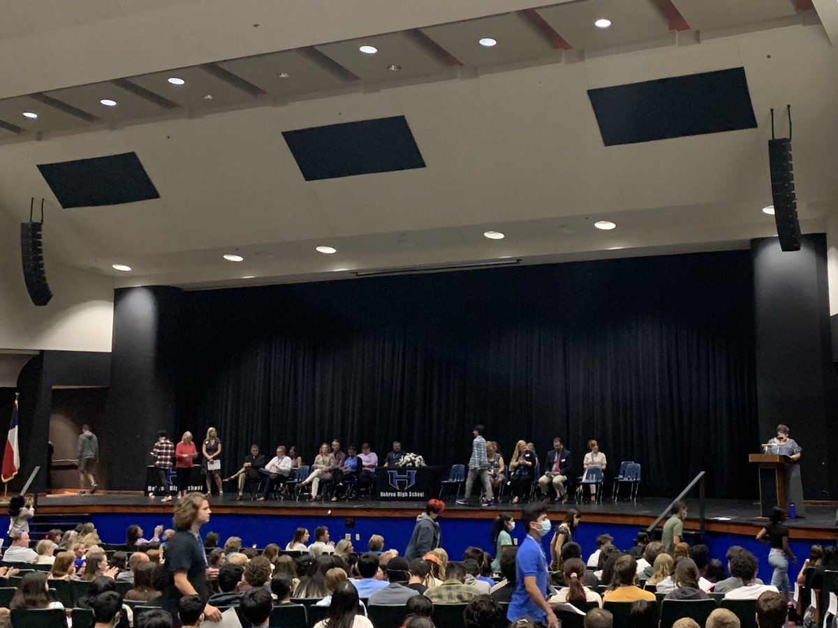 Hebron_HS's tweet photo. It’s 2022 #HawkAwards time! A huge congratulations to our Sophomores and Juniors who received Hawk Awards from your teachers🏆 we are so impressed with your work ethic all year long and want to commend you on a job well done!! https://t.co/pOnDuQuJTy