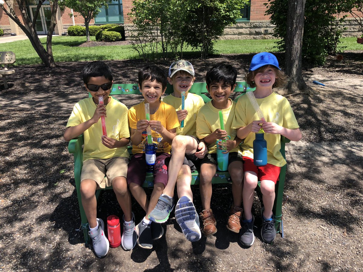 HTyrrellMECC's tweet photo. Field day was so much fun! Thank you to the gym teachers and volunteers who made it possible!  @MECCPE @PaulTheswiftys #giraffeclass #masonmoment https://t.co/9GczJNYZtf