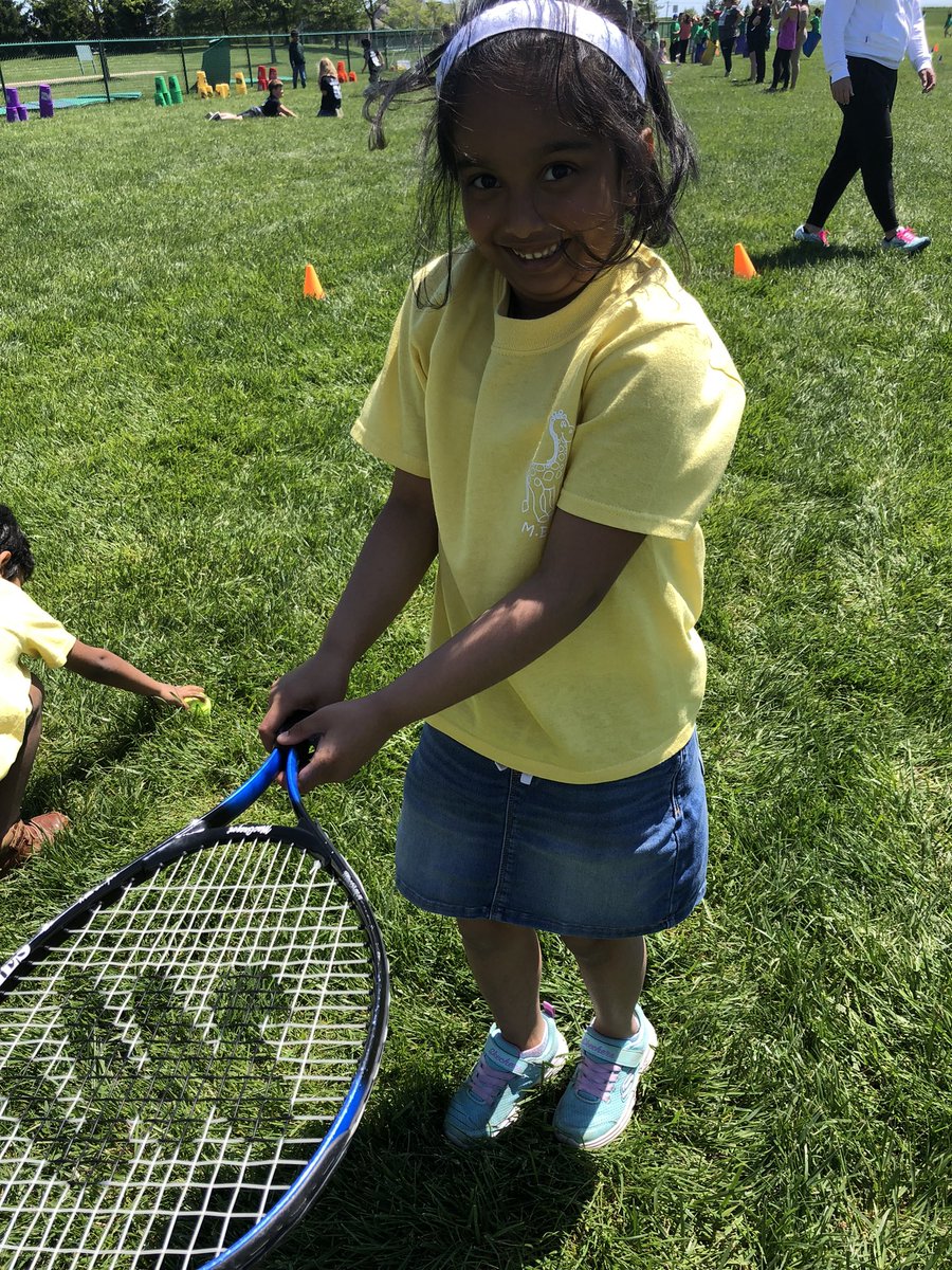 HTyrrellMECC's tweet photo. Field day was so much fun! Thank you to the gym teachers and volunteers who made it possible!  @MECCPE @PaulTheswiftys #giraffeclass #masonmoment https://t.co/9GczJNYZtf