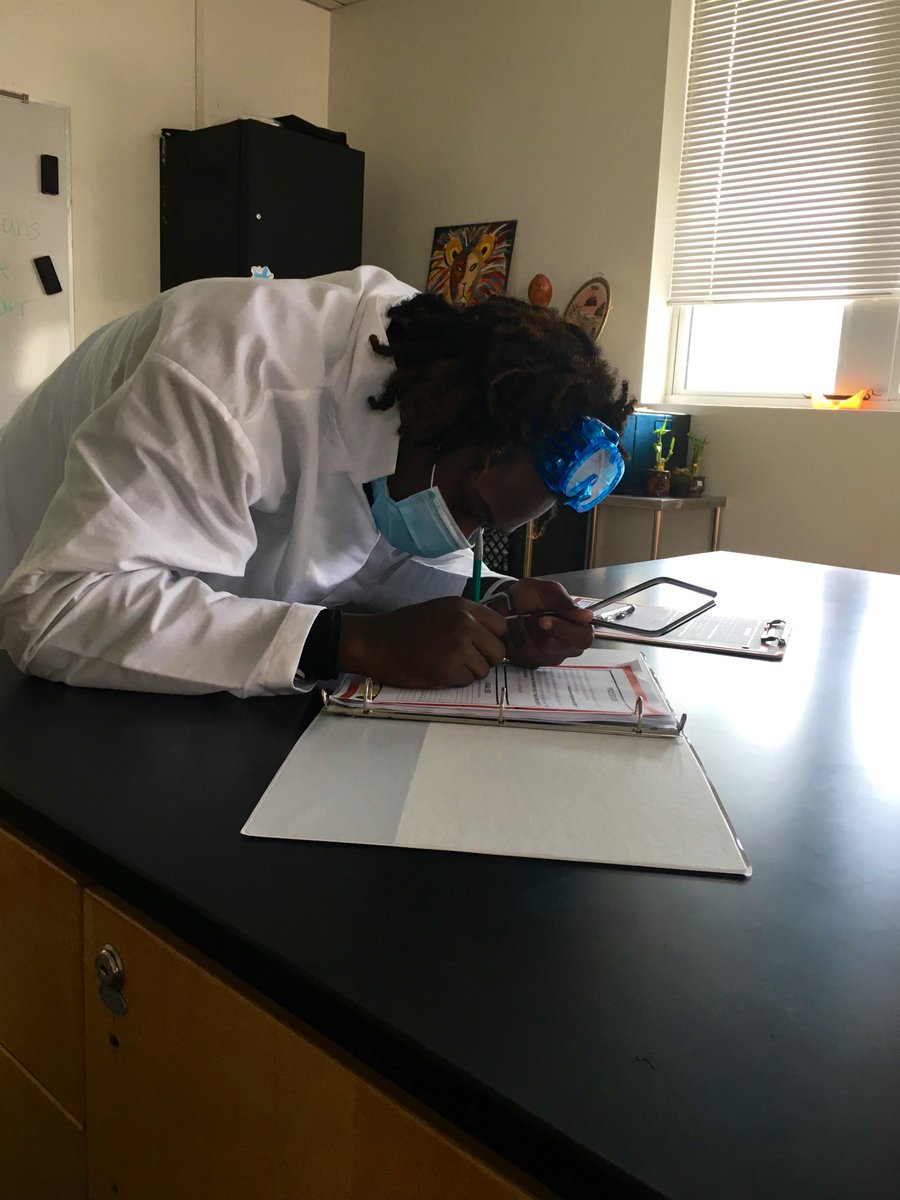 benoblercmsa's tweet photo. “The scientist is not the one who gives the right answers it is the one who asks the right questions.”
#scienceclassatroweclark https://t.co/L9QlbbnfhW