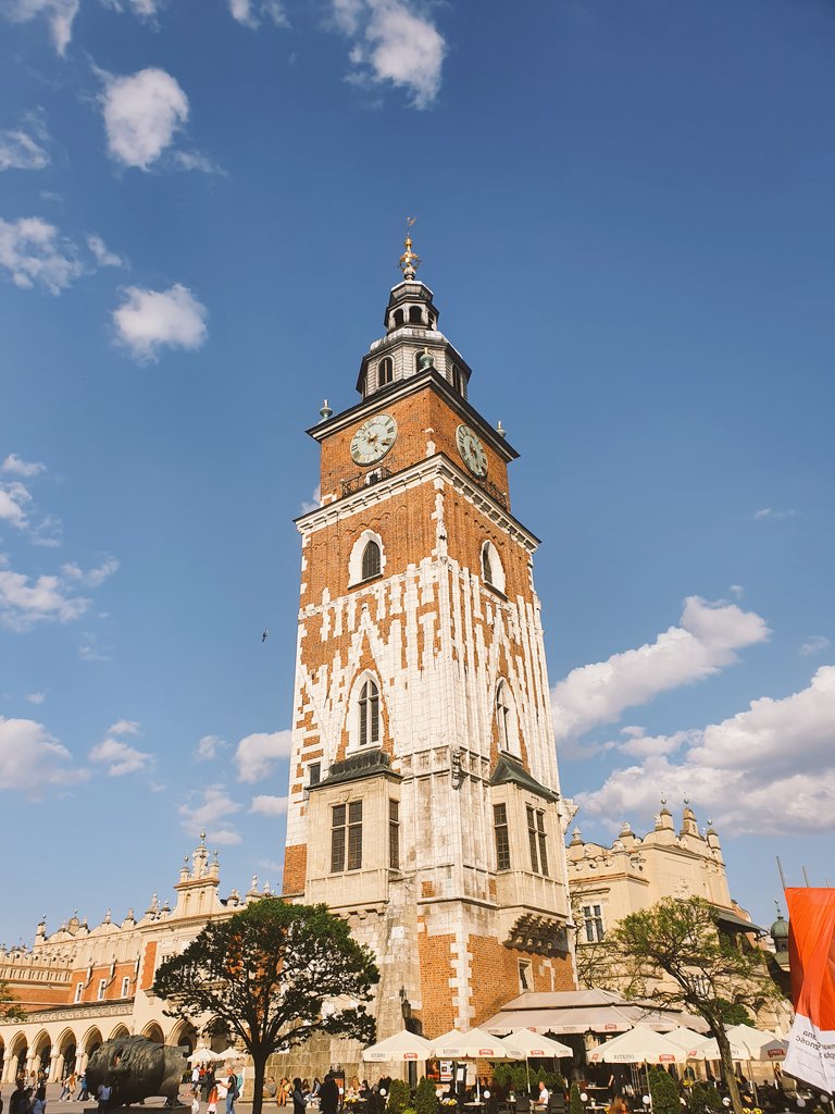 Idag börjde hågkomstresan till Krakow tillsammans med skolledare från hela Sverige. Jag kommer antagligen att vara förändrad som människa på fredag. #värdegrund #Antisemitism #rasism #lidskol  Tacksam för sällskap av en kär kollega <a href="/ssturegard/">Sigrid Sturegård</a> och att arrangören är <a href="/kommitten/">SKMA</a>