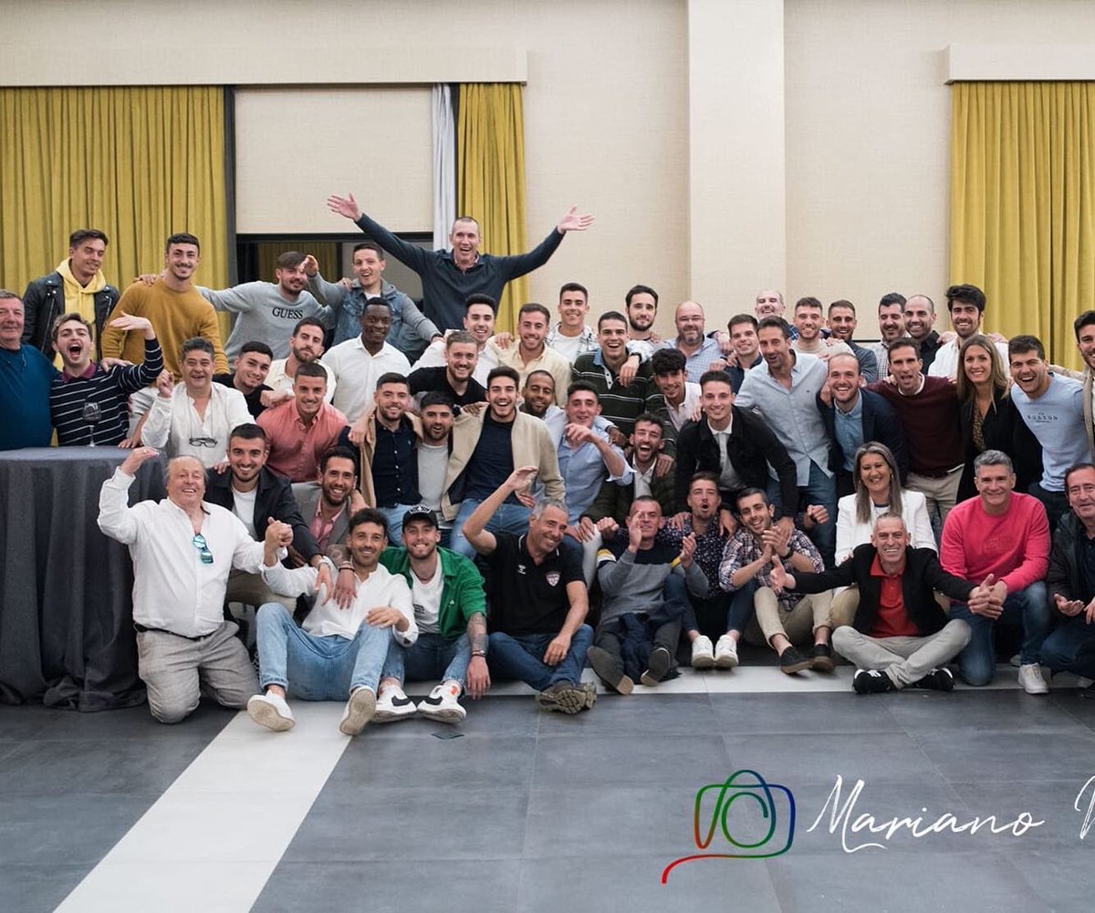 Echas la vista atrás, y te das cuenta que en muchas ocasiones hay que tomar decisiones difíciles para conseguir grandes objetivos.
La cara de felicidad y emoción de toda una ciudad, después de quedar 🏆 es una sensación increíble y difícil de explicar.