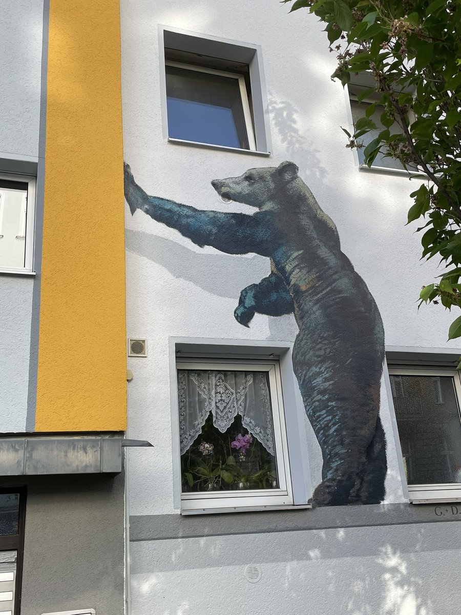 AnzeMarkun's tweet photo. @EconguyRosie When walking around Berlin today I found this https://t.co/JNyswlRDEt
