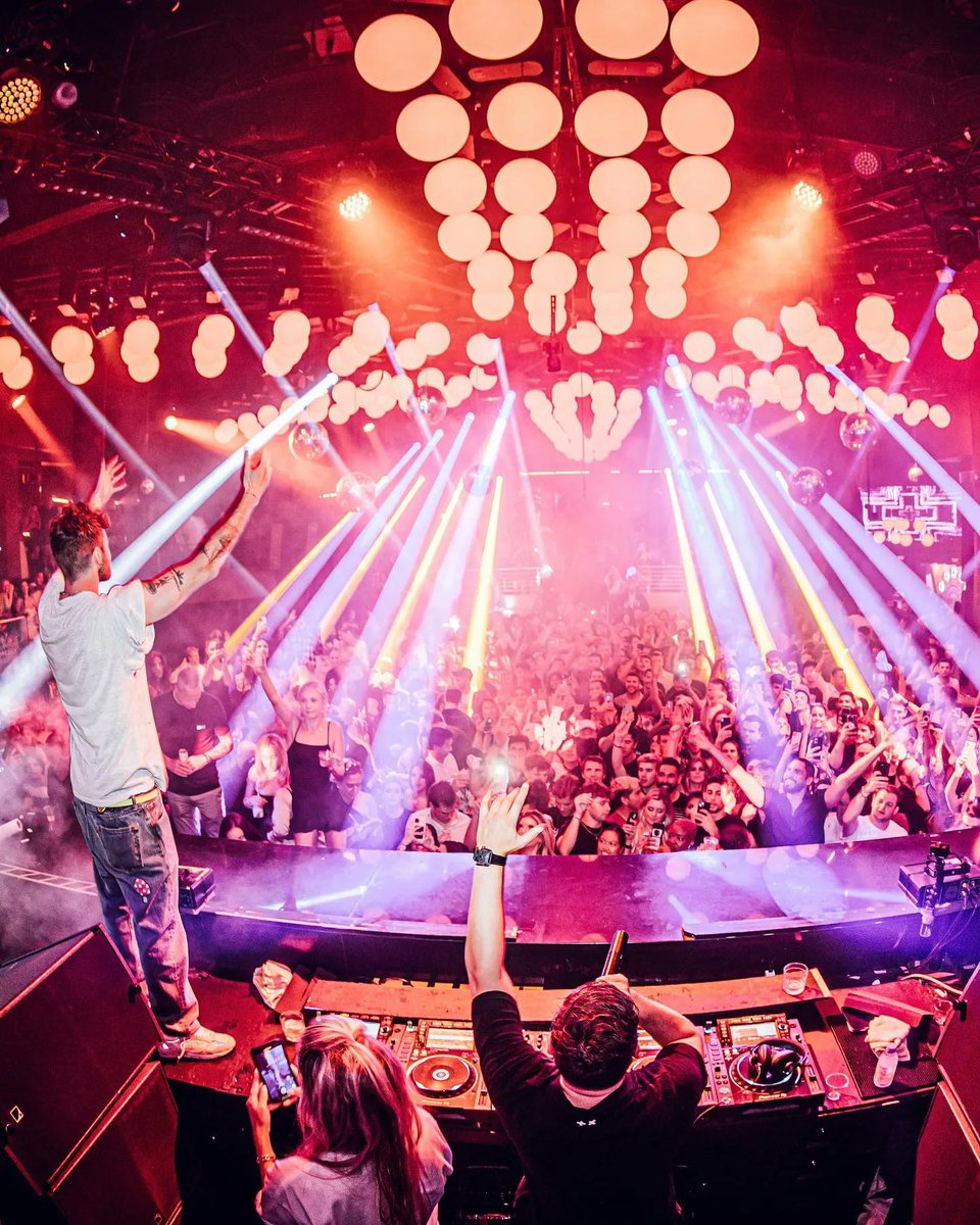 MartinGarrix's tweet photo. MIAMI I LOVE YOU! @Max33Verstappen @Zedd @drewtaggart @DaveGrutman https://t.co/vvhQDwqJGi