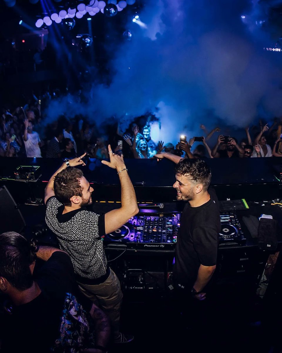MartinGarrix's tweet photo. MIAMI I LOVE YOU! @Max33Verstappen @Zedd @drewtaggart @DaveGrutman https://t.co/vvhQDwqJGi