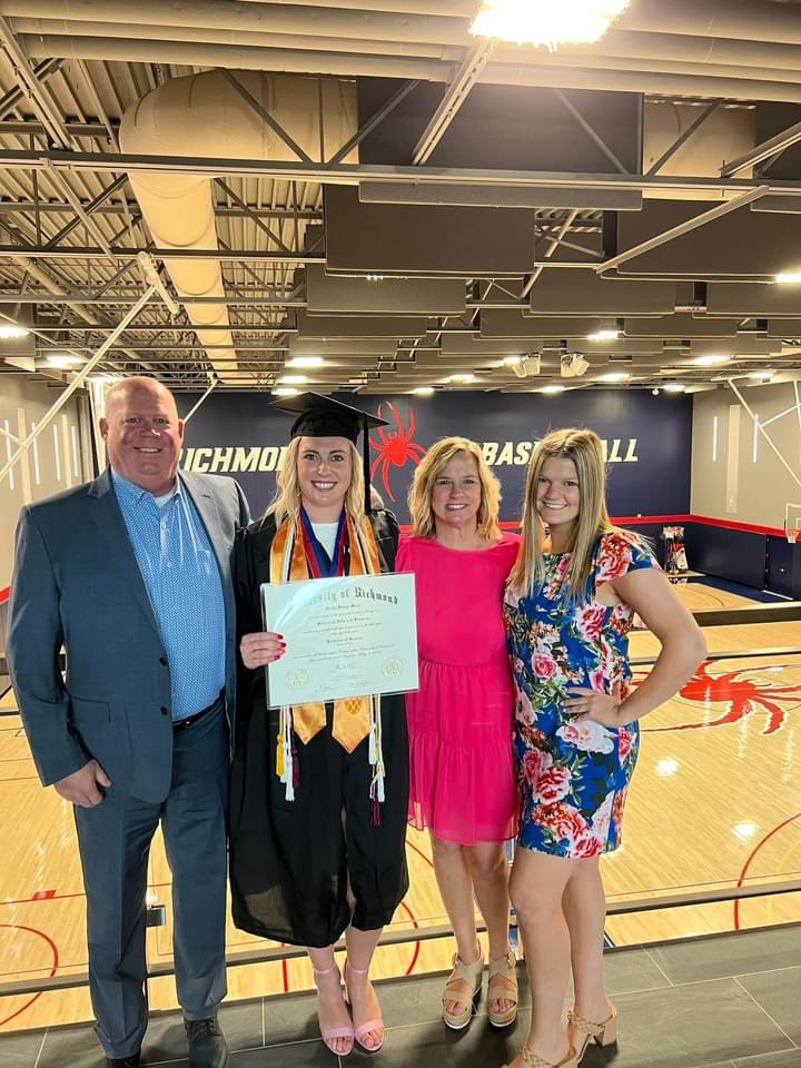 andymraz22's tweet photo. Congratulations @MrazMolly on graduating from University of Richmond Magna Cum Laude with a BS in Biology. Next journey will be attending Rutgers to study to be a Physician Assistant. I am so proud of you ❤️ https://t.co/jmHaubbKN8