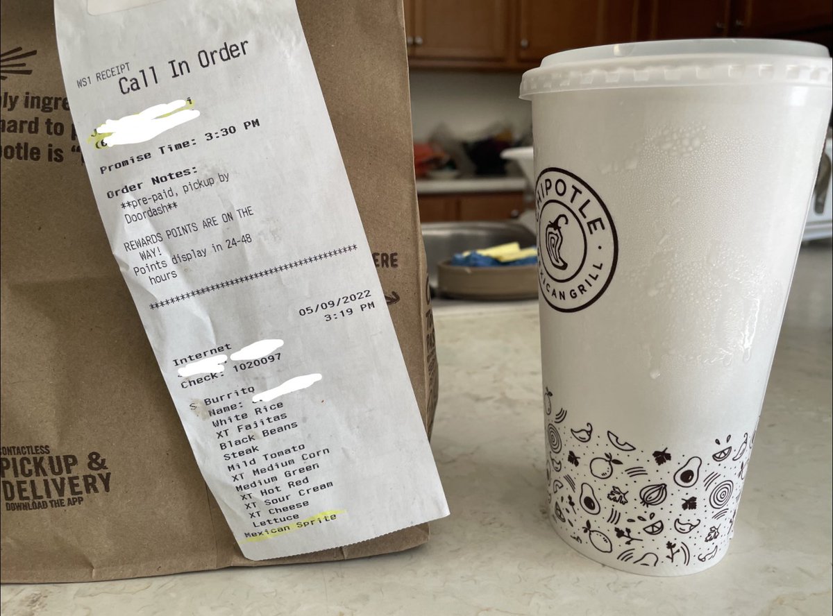 SlimJYMOriginal's tweet photo. @ChipotleTweets why are your employees too incompetent to ever include the correct drink in my order? Your app doesn’t even allow for fountain drinks to be ordered 🤦🏿‍♂️ Normally they just include an empty cup. So at least there is some improvement. But this is becoming unacceptable https://t.co/8iswpGQKnH