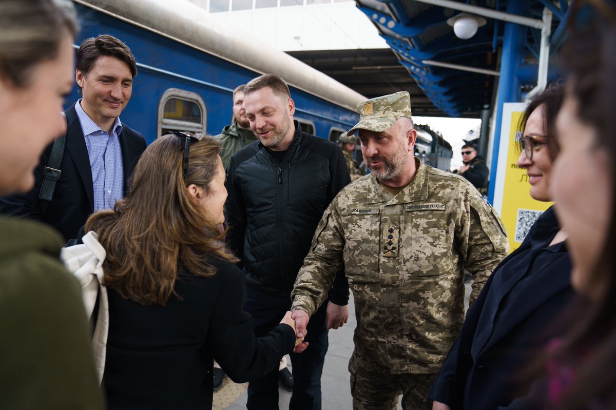 cafreeland's tweet photo. Canadians are united in our support for the remarkable people of Ukraine who are so bravely resisting Vladimir Putinβs war of aggression. We know that in standing up for themselves, the people of Ukraine are standing up for democracy and international lawβand we stand with them. https://t.co/ME6BlXB9n6