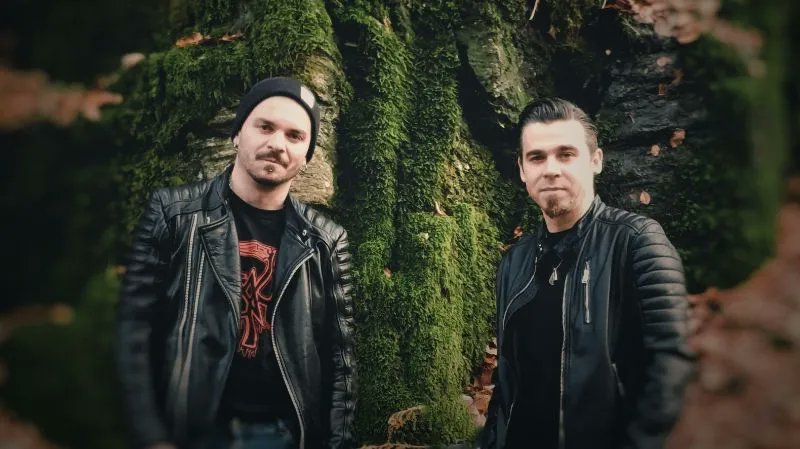 DigitalTourBus's tweet photo. State Of Trust talks about the first concerts that they ever went to growing up! Check out their stories at https://t.co/imQ0FIsOz4
#stateoftrust #digitaltourbus #firstconcertever #firstconcert #concert #melodicmetal #metalband #metalmusic #interview #band https://t.co/YZABKtFtr9