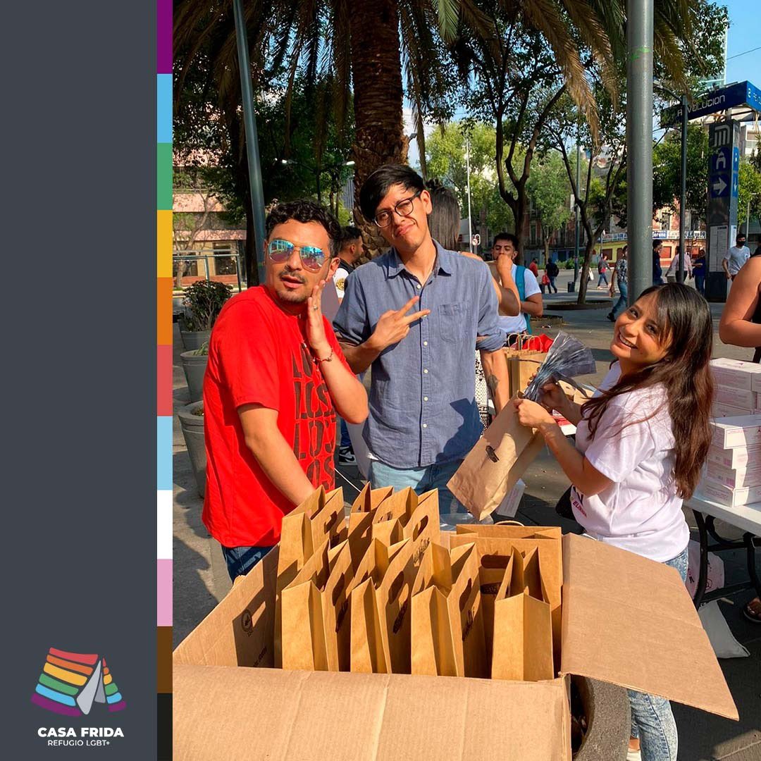 CasaFridaLGBT's tweet photo. Gracias a quienes hicieron posible esta activación en calles de la Cuauhtémoc 🙌🏽 Un esfuerzo en conjunto entre organizaciones y colectivas con el apoyo de @UNFPAMexico y @OnusidaLatina - Promoción de #EspaciosSeguros y prevención de VIH e ITS, Gracias a todas las voluntades 🌈 https://t.co/BdQq13Gy5M