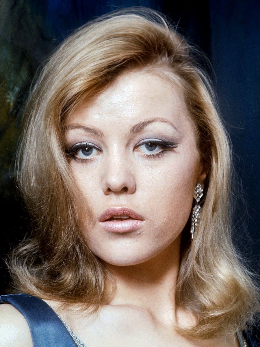 VOODOOBABY8's tweet photo. Margaret Nolan. Actress and model &amp; artist. (29 October 1943 - 5 October 2020) Featured in Voodoo Baby issue 1. #bond #jamesbond #maggienolan #margaretnolan #vickykennedy #glamourgirl #vintageglamour #harrisonmarks #vintagebabes https://t.co/q6NS50yyMX