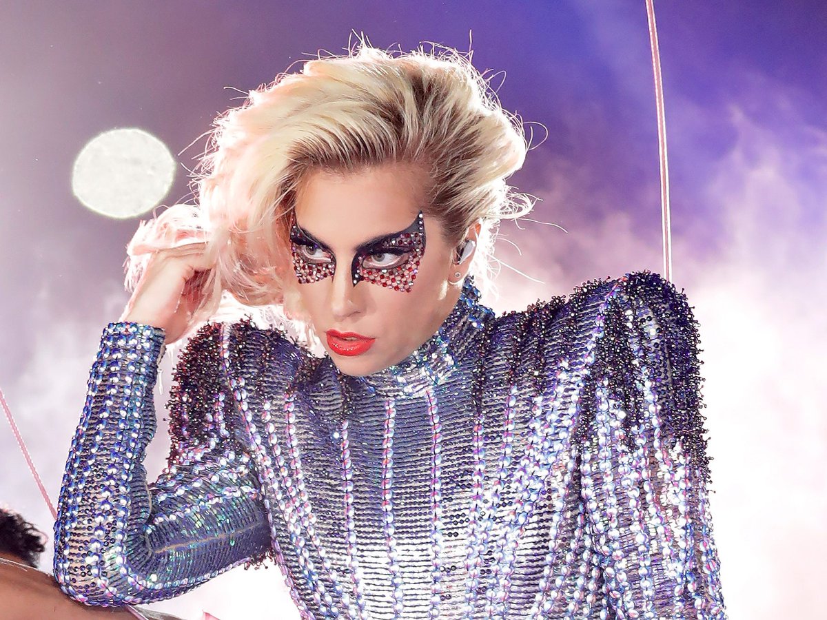 Formula_Music's tweet photo. ¡DIFÍCIL!
¿Quién es la Reina del Pop?
🔃 Madonna 
❤️ Lady Gaga https://t.co/lNsIGMI4aB