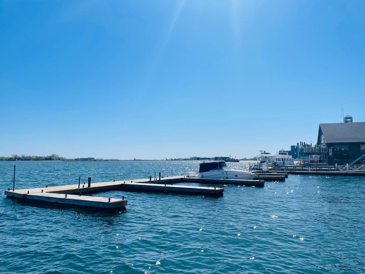 What do you prefer, the lake or the sun?