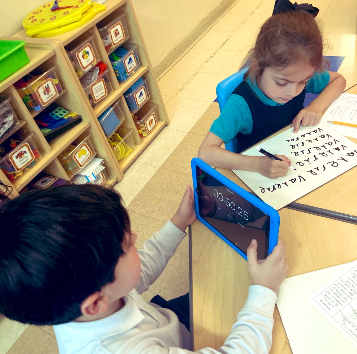 BISCLPYear1's tweet image. The #terrifictigers had so much fun using stop watches to time each other completing different activists, comparing their actual times to previous estimates! Super estimating Tigers! 🐯 🏃🏽♀️ ✍️ @BISCLincolnPark #BeAmbitous