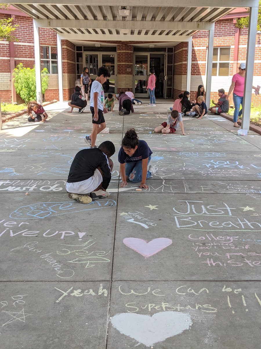 HoodCaseART's tweet photo. Fifth grade students wrote inspirational chalk messages to inspire students as they arrive tomorrow morning for their STAAR tests. @AISDFineArts https://t.co/lUqeWKRzlx