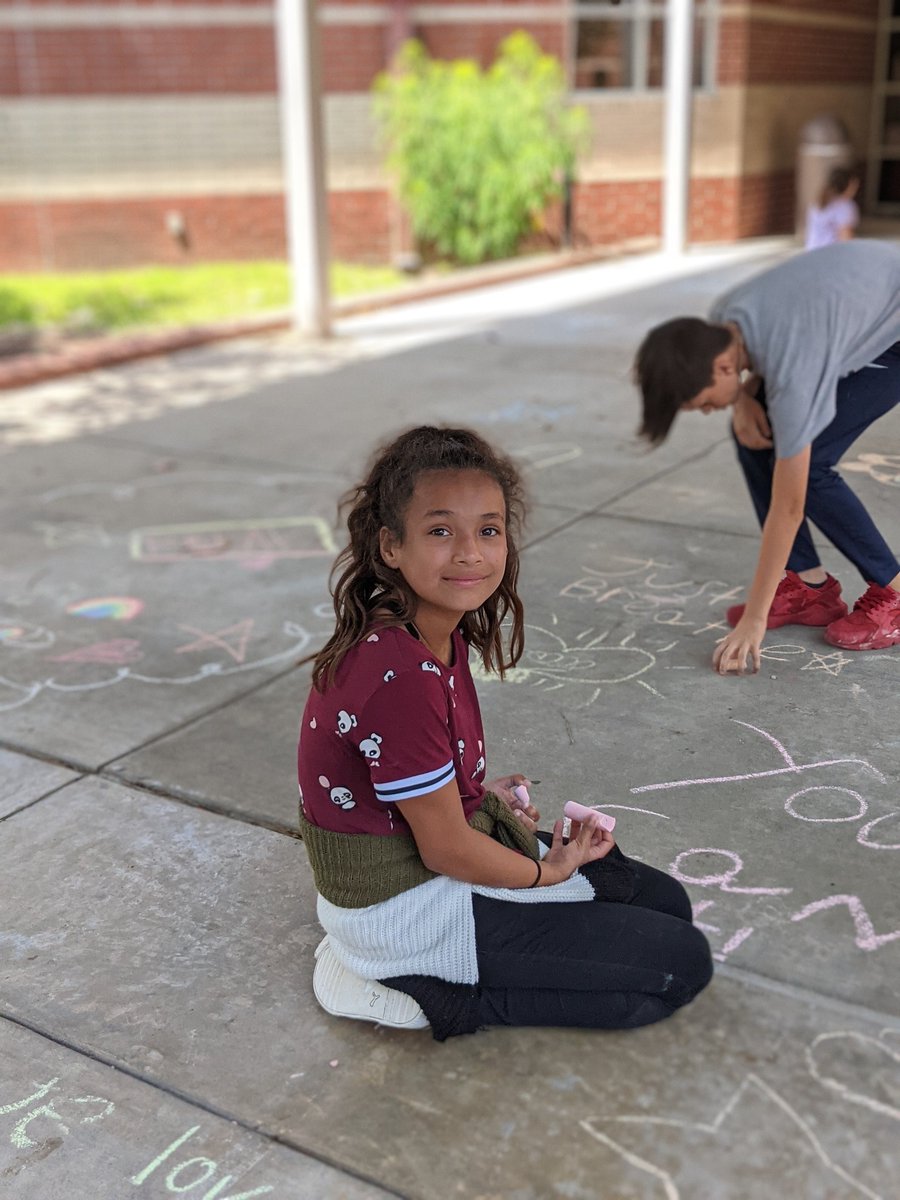HoodCaseART's tweet photo. Fifth grade students wrote inspirational chalk messages to inspire students as they arrive tomorrow morning for their STAAR tests. @AISDFineArts https://t.co/lUqeWKRzlx