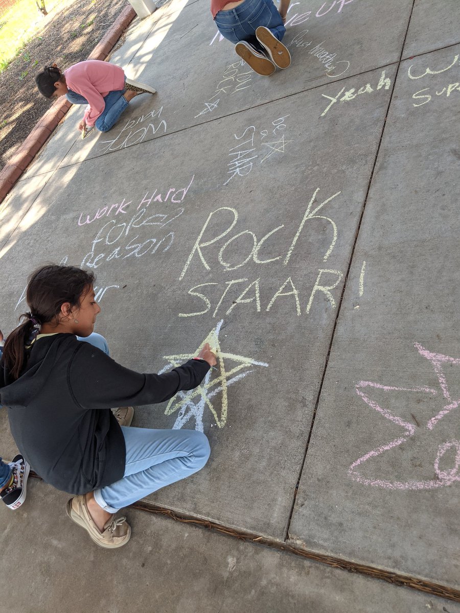 HoodCaseART's tweet photo. Fifth grade students wrote inspirational chalk messages to inspire students as they arrive tomorrow morning for their STAAR tests. @AISDFineArts https://t.co/lUqeWKRzlx
