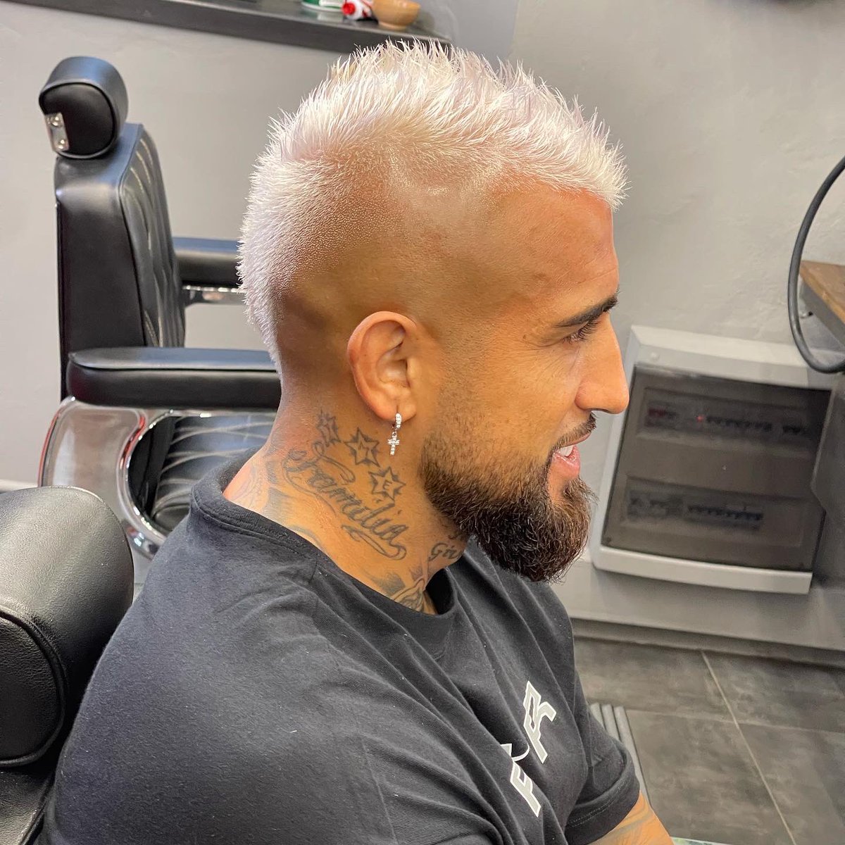 kingarturo23's tweet photo. Listo para lo que viene!!!😜🤍🤴🏽🙏🏽🔥💪🏽💣 https://t.co/jgNhHbw1qB