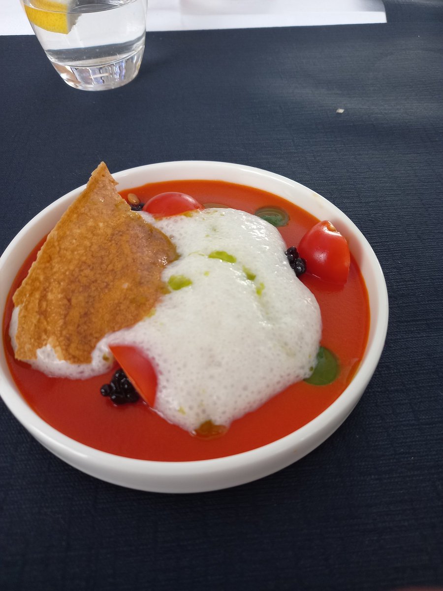 DAuvigne75's tweet photo. Le restaurant du futur au lycée-cfa Belliard. Un chef d'oeuvre original avec des fleurs, des insectes, des substances remixées et vous savez quoi? Tout le monde est ressorti vivant et ravi ! Bravo!!! https://t.co/xJGKMXi4dC