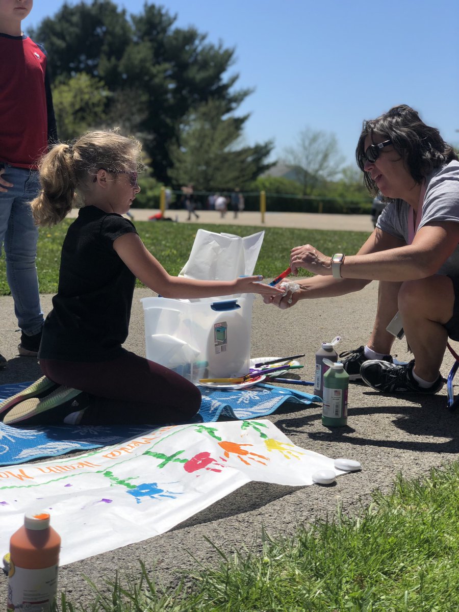 DLSDCounselors's tweet photo. Kindness Kids and other students at Curtisville painted posters using hands and thumbprints to promote Mental Health Awareness 💚 https://t.co/ipUAfppweF