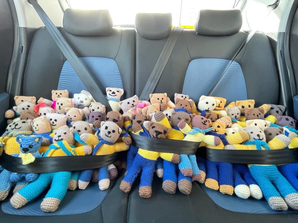 Frances631's tweet photo. 54 teddies in Ukrainian colours, hand knitted by pupils, staff, families and friends of The Nicolson Institute in Stornoway, heading off to provide a little bit of comfort to children arriving in Scotland. #stitchedwithlove https://t.co/YAqGVN3s5a