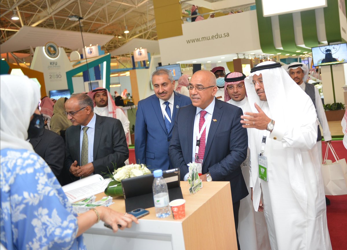 KAU_Events's tweet photo. جناح #جامعة_الملك_عبدالعزيز بمؤتمر ومعرض التعليم الدولي 2022 يشهد زيارة عدد من المسؤولين والزوار للاطلاع على الأنشطة والإنجازات والابتكارات https://t.co/HATVJpvuOt
@mohe_sa https://t.co/vIo0LFYfa0