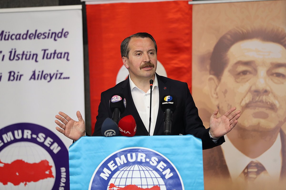 MemurSenKonf's tweet photo. “Sabit Gelirlilerin Alım Gücünü Korumak İçin Önlem Alınmalıdır”

Memur-Sen Genel Başkanı @_aliyalcin_ Bingöl Temsilciliğinin düzenlediği il divan toplantısına katıldı.

📎 https://t.co/KQlpWvBPqx https://t.co/DcCKOIvxj9