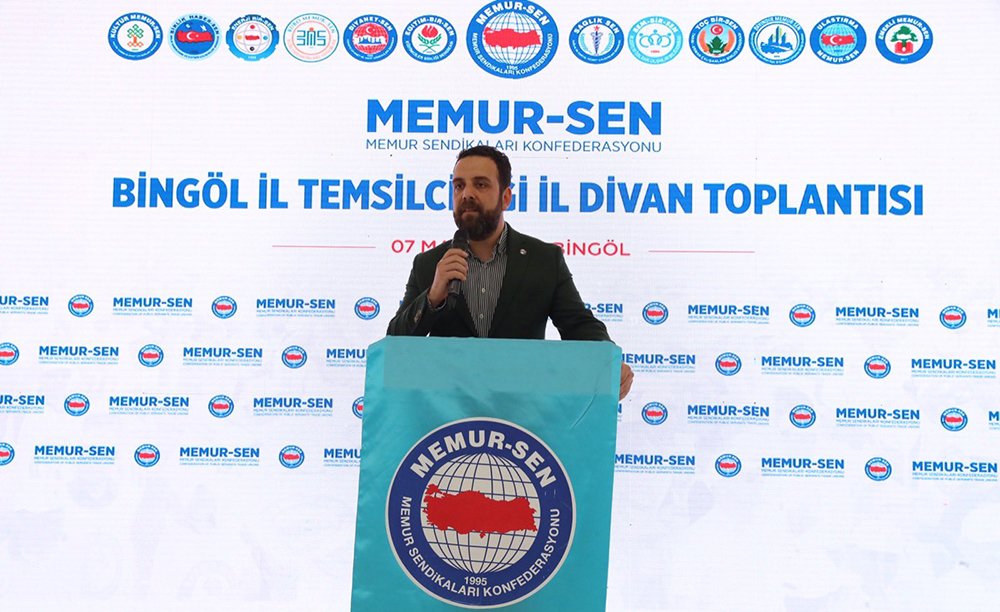 MemurSenKonf's tweet photo. “Sabit Gelirlilerin Alım Gücünü Korumak İçin Önlem Alınmalıdır”

Memur-Sen Genel Başkanı @_aliyalcin_ Bingöl Temsilciliğinin düzenlediği il divan toplantısına katıldı.

📎 https://t.co/KQlpWvBPqx https://t.co/DcCKOIvxj9