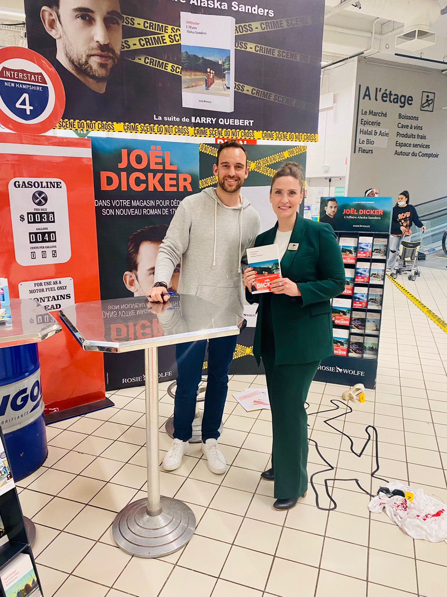 AmandineLevine's tweet photo. Nous avons eu la chance d’accueillir @JoelDicker aujourd’hui pour une dédicace de son dernier livre ! Merci à lui d’avoir pris du temps avec chaque client. Un très beau moment 🤩 #carrefourcarrésénart #joeldicker https://t.co/6qMqyc05Sm