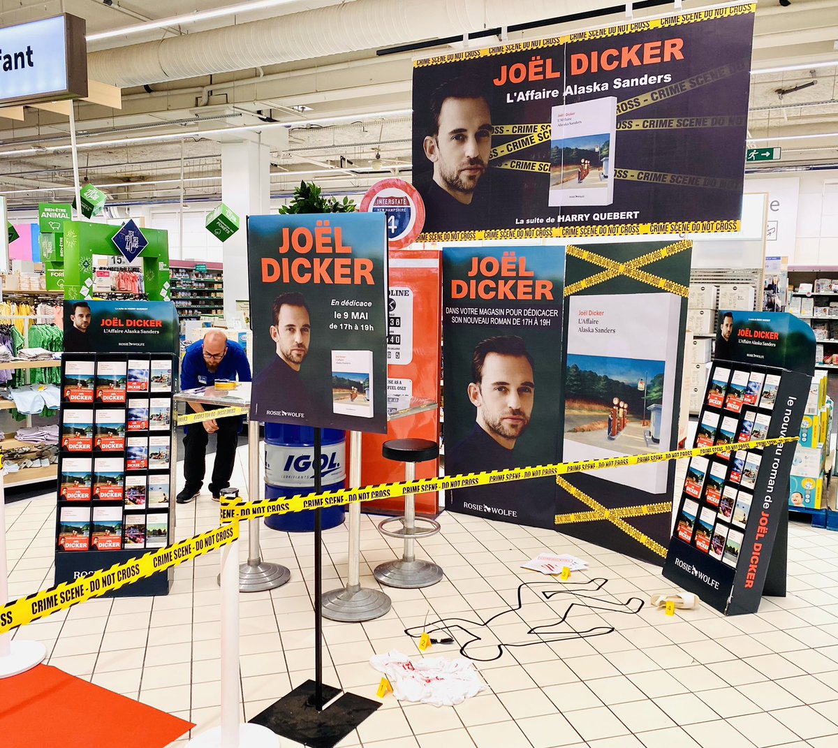 Nous avons eu la chance d’accueillir <a href="/JoelDicker/">Joel Dicker</a> aujourd’hui pour une dédicace de son dernier livre ! Merci à lui d’avoir pris du temps avec chaque client. Un très beau moment 🤩 #carrefourcarrésénart #joeldicker