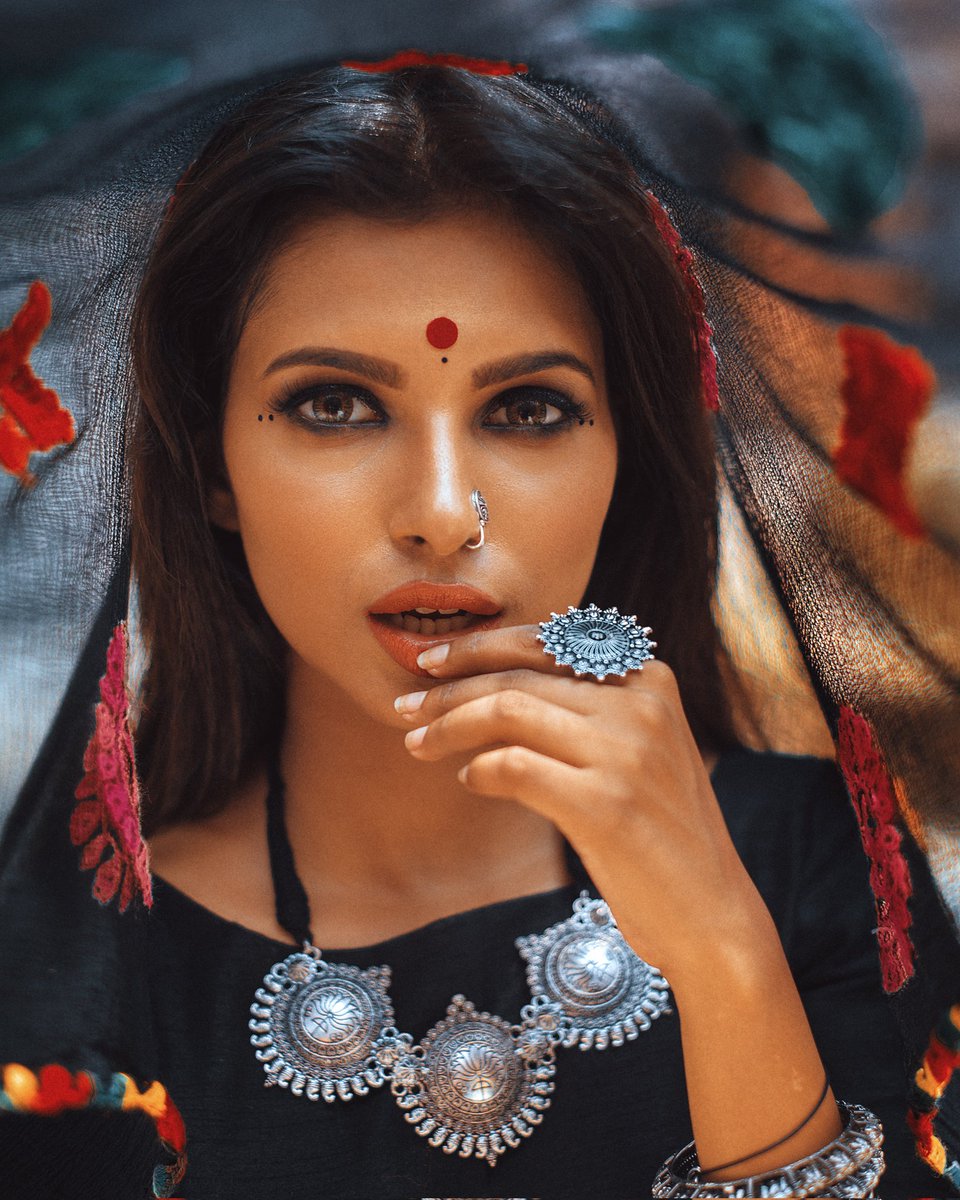 fotilo_feller's tweet photo. I'm a portrait photographer based out of India. I love to incorporate colors and expressions in my portraits to give them meaning. I've been using Photoshop since 17 years and I strive to learn new things everyday.
#portraitphotography  #Nikon #nikonphotography #NamasteyNFTblr https://t.co/N1SlaBI52g