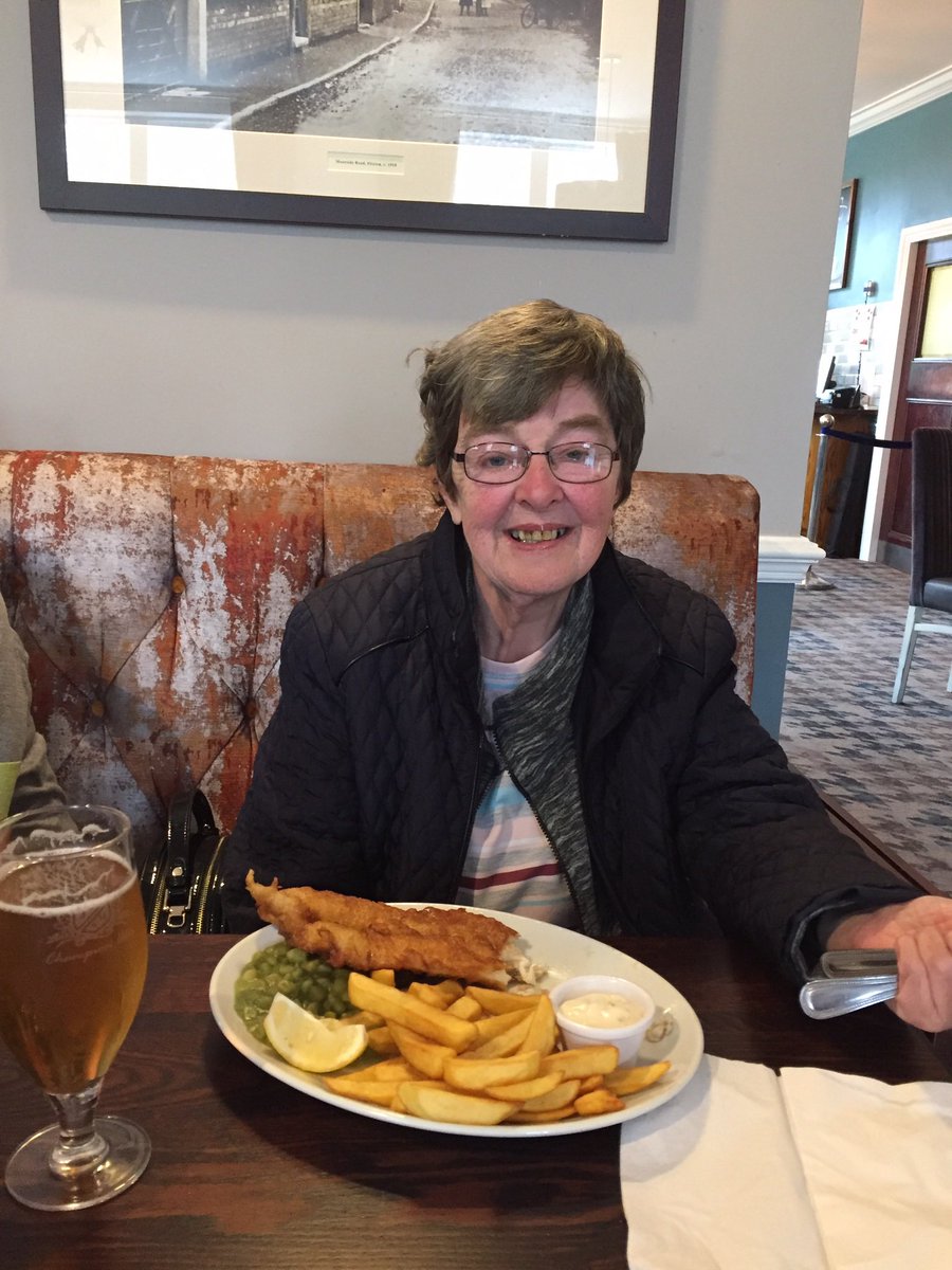 StretfordJane's tweet photo. It is with great sadness that I have to say our beloved sister Teresa died on Saturday. Our whole family is hurting. She brought so much joy to us all xx #RIPTess https://t.co/LdB8w2y1FQ