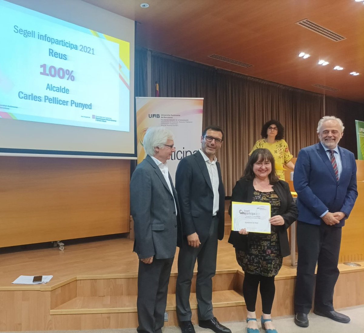 montserratfj's tweet photo. La feina de tot l'Ajuntament de Reus @reus_cat liderada per Transparència ha merescut altra vegada el segell #infoparticipa del grup #ComSET @UABBarcelona amb un 1️⃣0️⃣0️⃣% dels indicadors.
Recullo el diploma com a regidora responsable, amb el compromís de continuar avançant https://t.co/xJ5wadbi9B