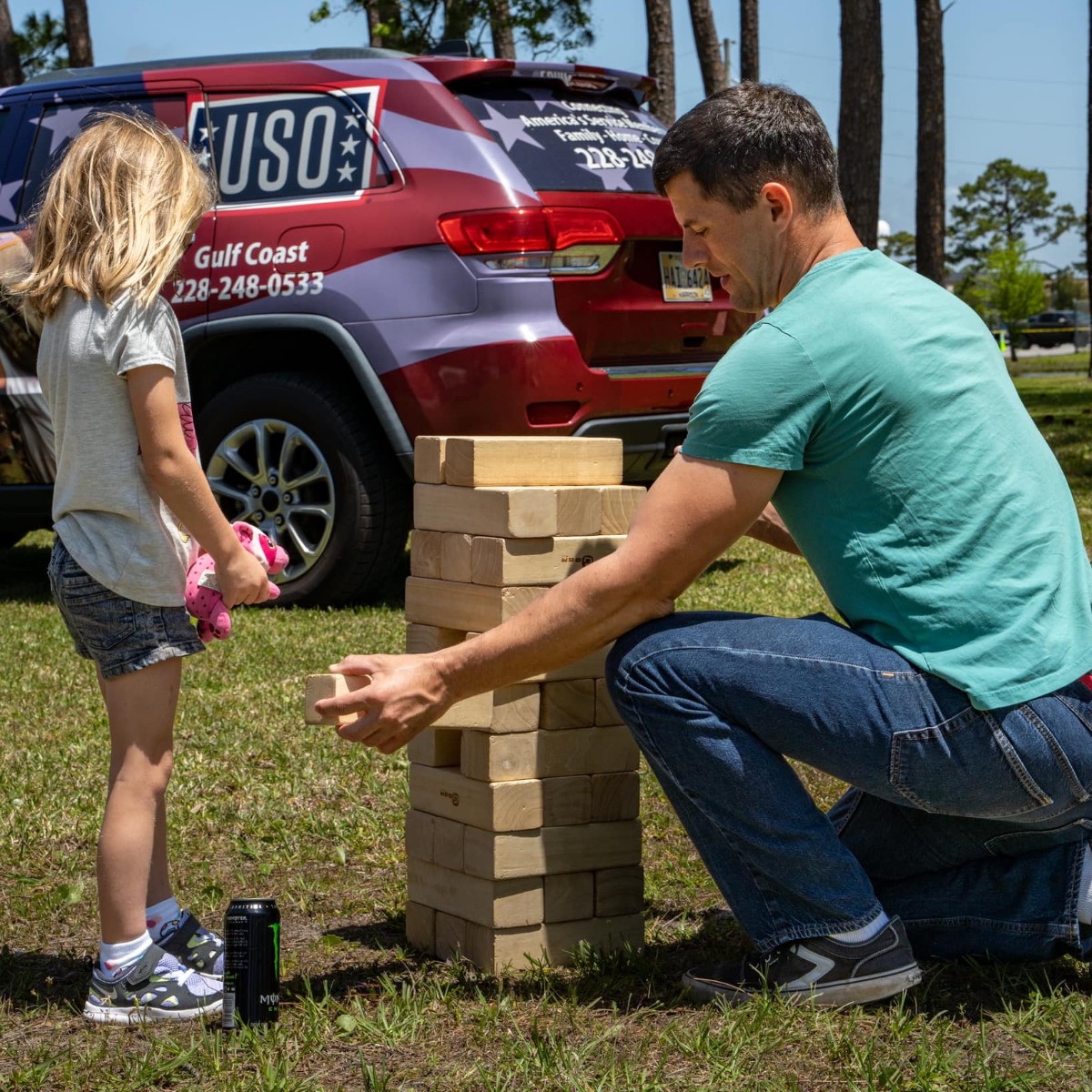The_USO's tweet photo. Guests enjoyed yard games, giveaways &amp; more at Seabee Day in Mississippi. Thanks to everyone who made this an event to remember! #BeTheForce 💪 https://t.co/e9IY29jp4r